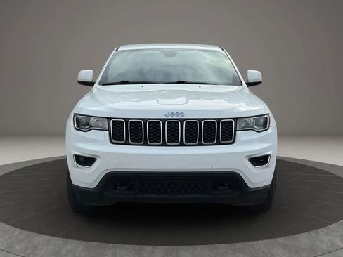 Used 2019 Jeep Grand Cherokee Laredo AWD/4WD image 2