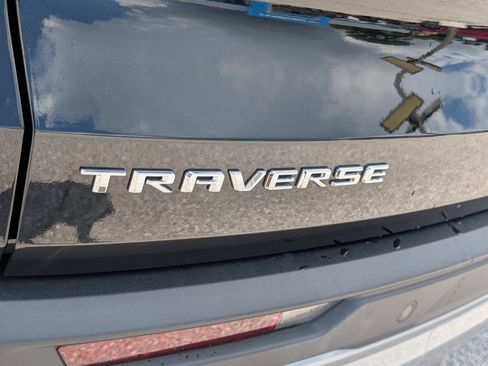 Used 2026 Chevrolet Traverse LT w/ Driver Confidence Package FWD image 9