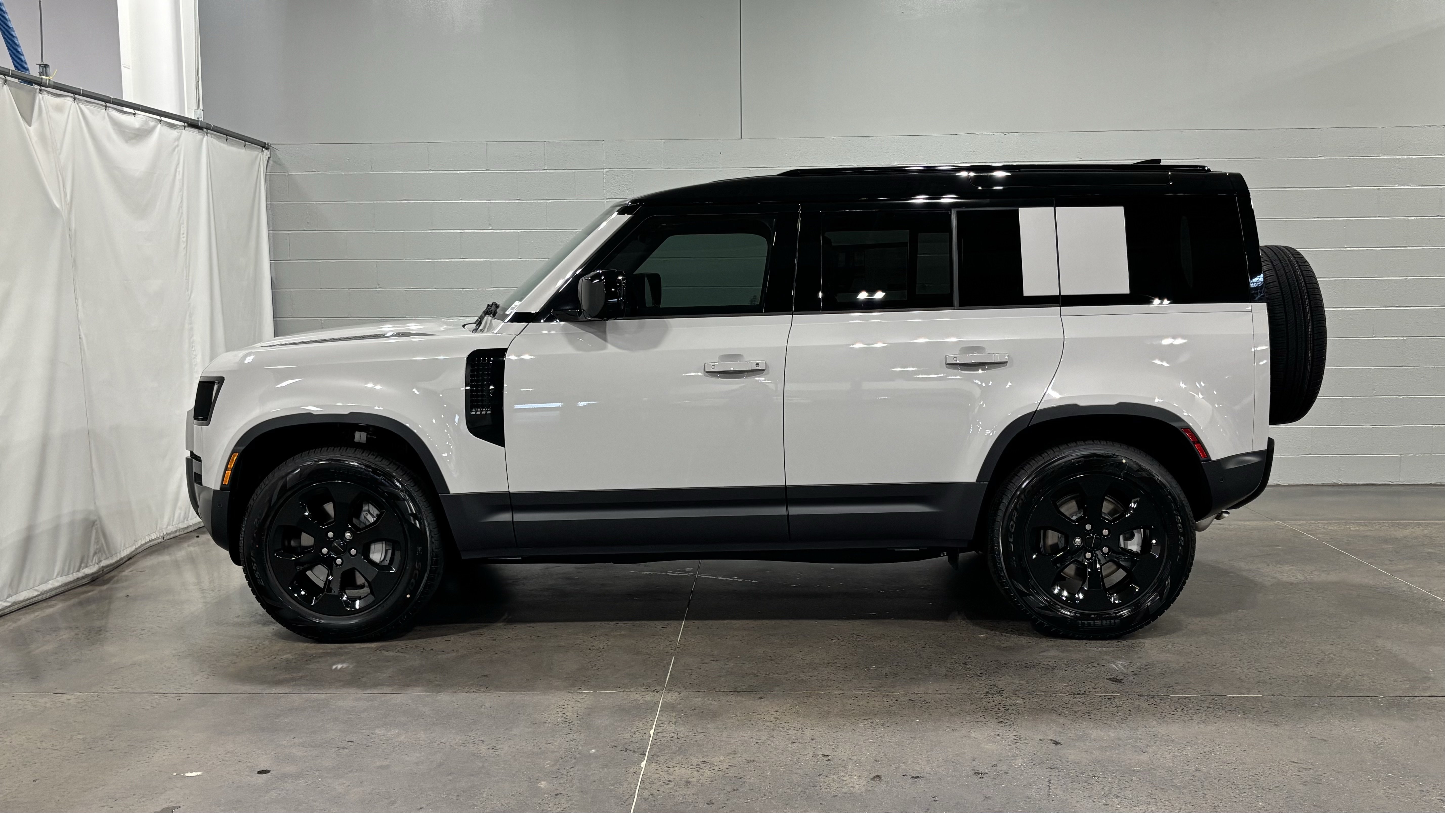 New 2026 Land Rover Defender 110 S AWD/4WD image 7