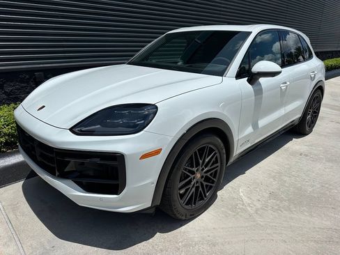 Certified 2026 Porsche Cayenne GTS AWD/4WD image 7