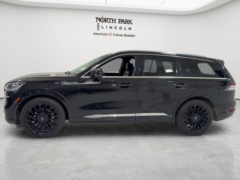 Used 2022 Lincoln Aviator Reserve w/ Equipment Group 201A AWD/4WD image 2