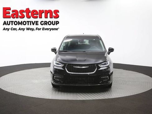 Used 2023 Chrysler Pacifica Touring-L FWD image 54