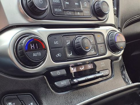 Used 2017 Chevrolet Suburban Premier image 25