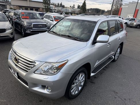 Used 2009 Lexus LX 570 Base image 2