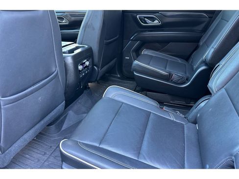 Used 2021 GMC Yukon SLT w/ SLT Premium Package image 13