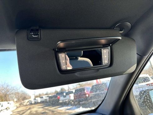 Used 2023 Chevrolet Traverse LT FWD image 28