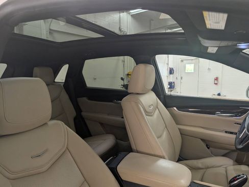 Used 2017 Cadillac XT5 Luxury w/ Driver Awareness Package AWD/4WD image 25