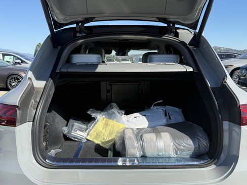 New 2025 Mercedes-Benz Maybach EQS 680 4MATIC image 12