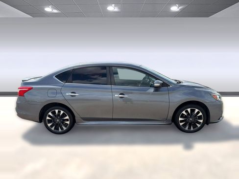 Used 2019 Nissan Sentra SR image 7