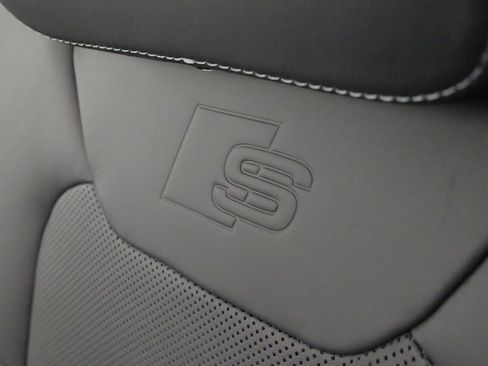 Used 2023 Audi S8 w/ S8 Comfort Plus Package image 33