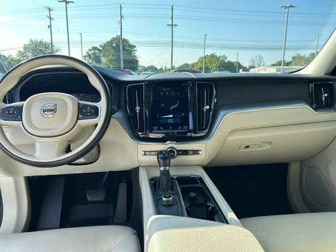 Used 2018 Volvo XC60 T5 Momentum w/ Vision Package AWD/4WD image 25