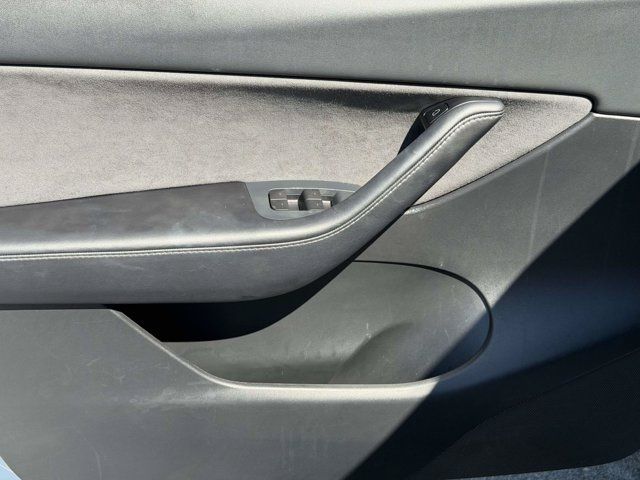 Used 2021 Tesla Model Y Long Range AWD/4WD image 15