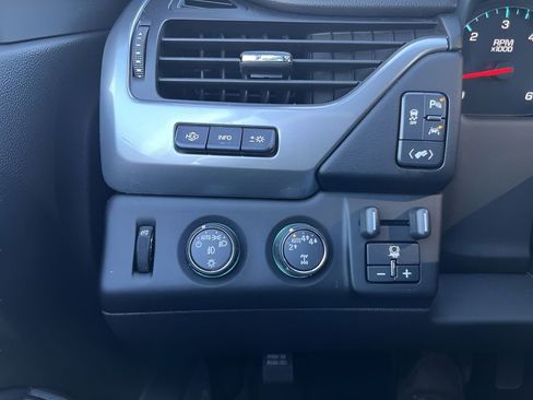 Used 2018 Chevrolet Suburban Premier image 18