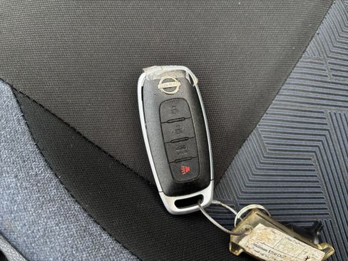 Used 2025 Nissan Versa SV FWD image 20