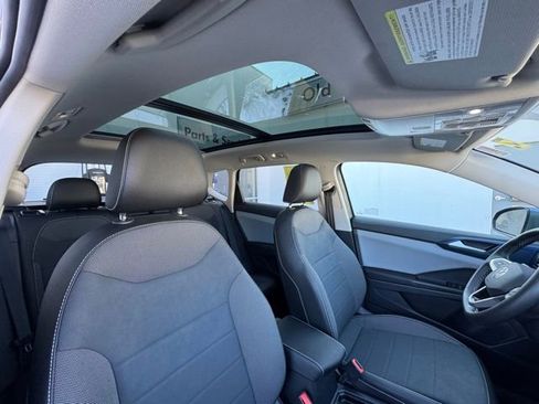 Certified 2022 Volkswagen Taos SE image 26