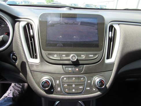 Used 2022 Chevrolet Malibu LT FWD image 16