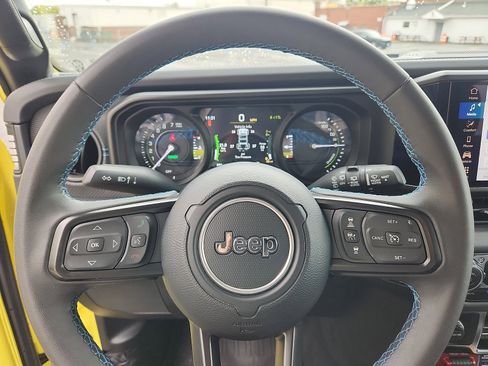 Used 2024 Jeep Wrangler Unlimited Rubicon 4xe AWD/4WD image 18