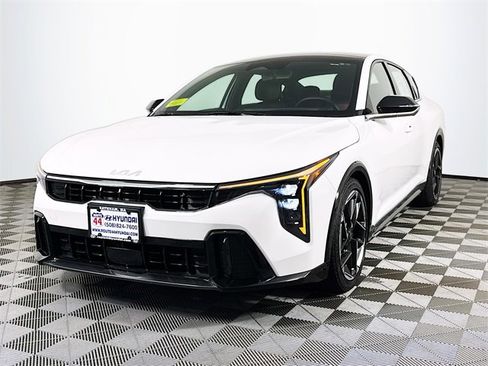 Used 2025 Kia K4 GT-Line w/ GT-Line Premium Package image 2