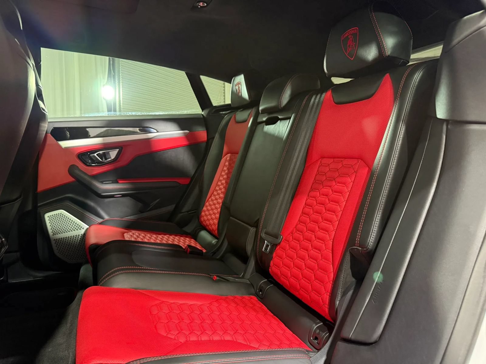 Used 2022 Lamborghini Urus AWD/4WD image 22