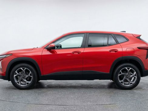 Used 2025 Chevrolet Trax LT FWD image 5