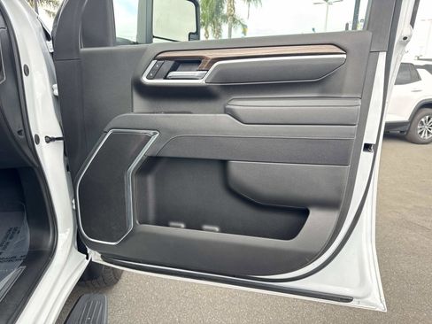 Used 2025 Chevrolet Silverado 2500 LT w/ Convenience Package image 30