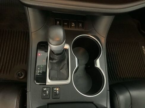 Used 2017 Toyota Highlander XLE image 19