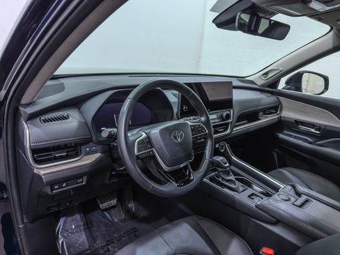 Used 2024 Toyota Grand Highlander AWD image 14