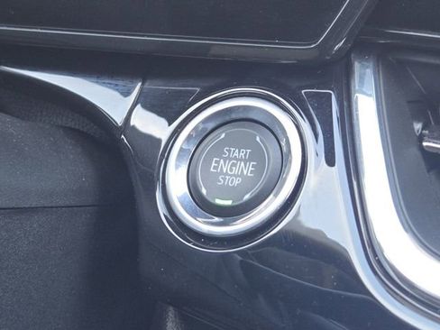 Used 2025 Chevrolet Trax RS w/ Sunroof Package image 22