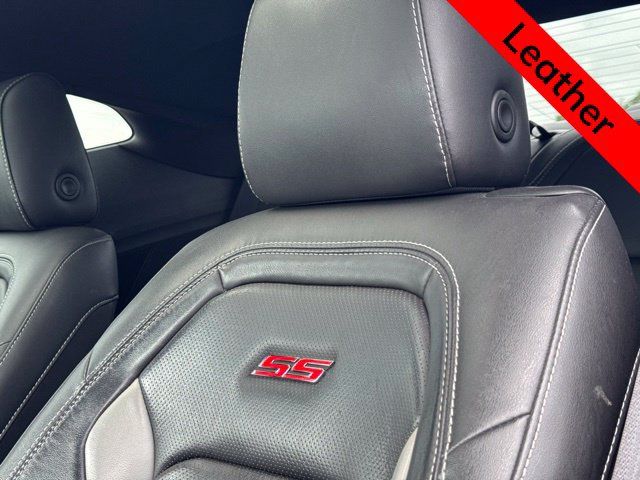 Used 2018 Chevrolet Camaro SS RWD image 18
