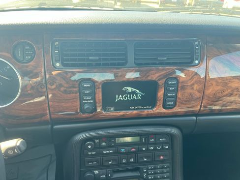 Used 2006 Jaguar XK8 Coupe image 51