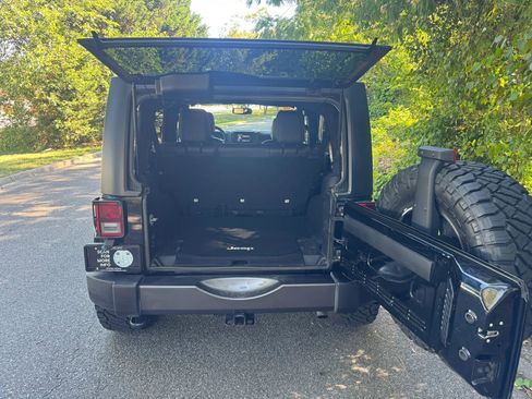Used 2016 Jeep Wrangler Unlimited Sport AWD/4WD image 16