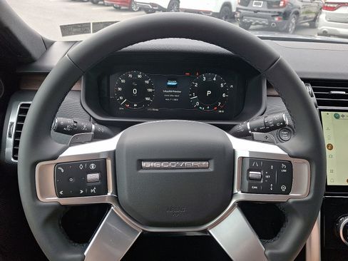 New 2025 Land Rover Discovery Dynamic SE image 18
