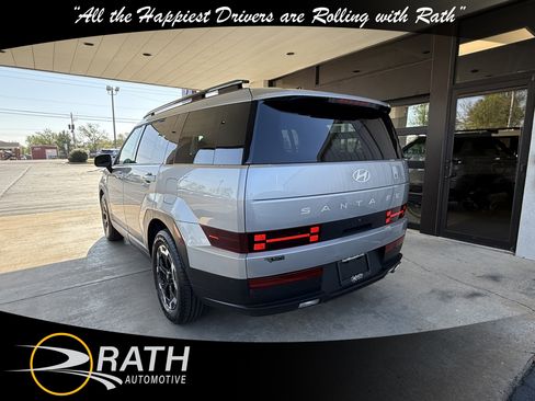 Used 2025 Hyundai Santa Fe SEL FWD image 7