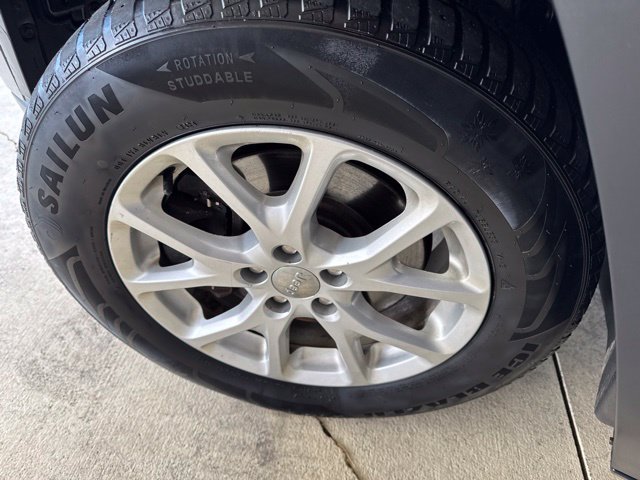 Used 2014 Jeep Cherokee Latitude AWD/4WD image 34