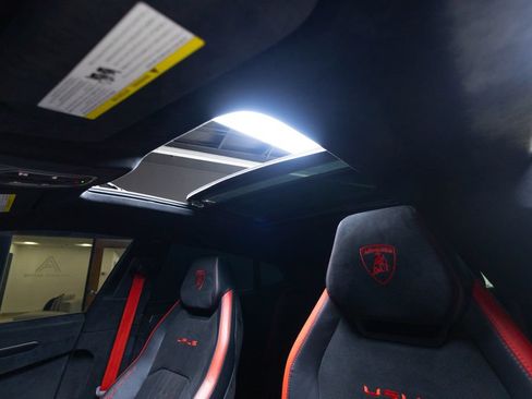 Used 2024 Lamborghini Urus Performante AWD/4WD image 60