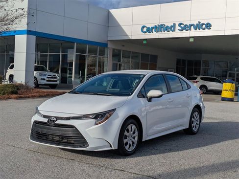 Used 2025 Toyota Corolla LE image 4