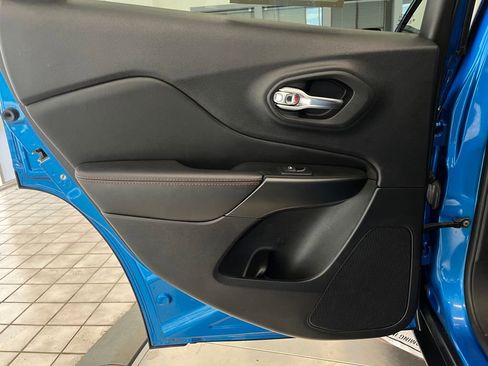 Used 2022 Jeep Cherokee Trailhawk w/ Premium Leather Package image 27