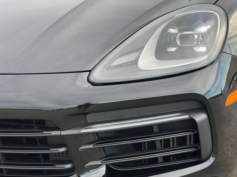 Used 2021 Porsche Cayenne AWD/4WD image 36