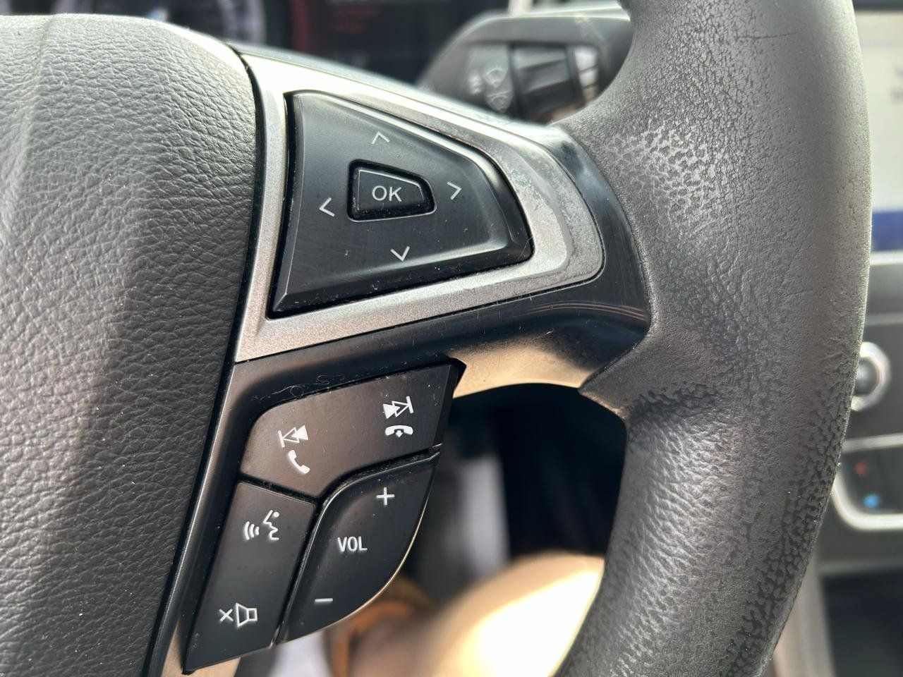 Used 2020 Ford Fusion SE FWD image 19