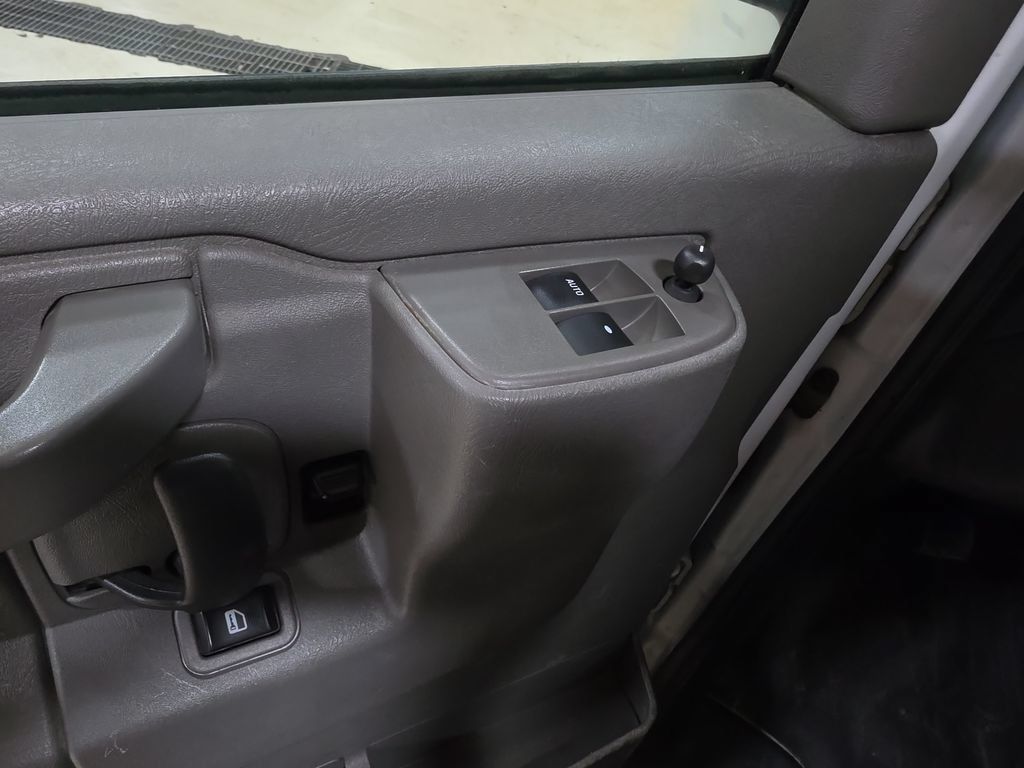 Used 2023 Chevrolet Express 3500 Extended RWD image 18