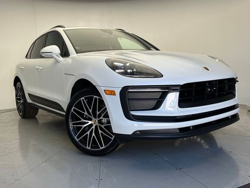 Certified 2026 Porsche Macan AWD/4WD image 24