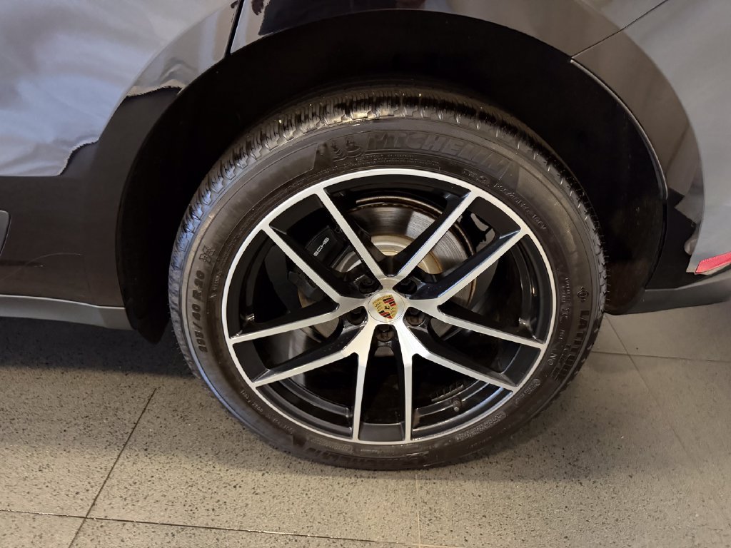 Certified 2023 Porsche Macan AWD/4WD image 11