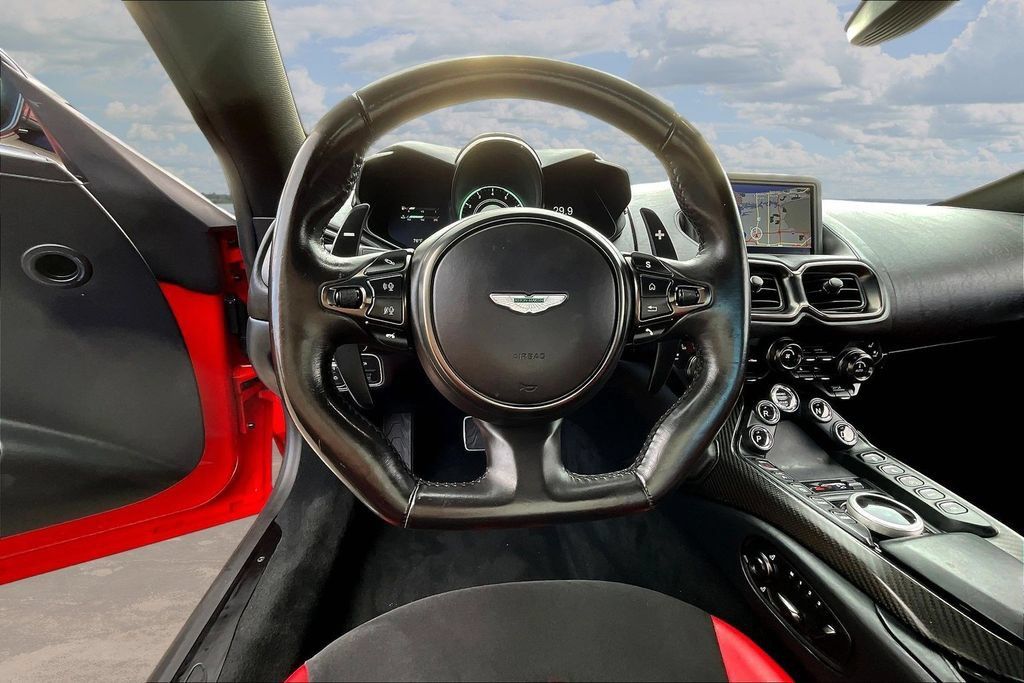 Used 2022 Aston Martin V8 Vantage Coupe RWD image 8