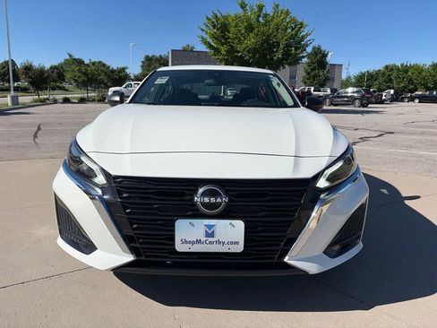 Used 2025 Nissan Altima 2.5 SV FWD image 3