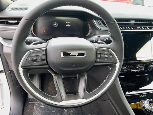 New 2025 Jeep Grand Cherokee L Altitude image 12