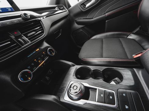 Used 2025 Ford Escape ST-Line image 27