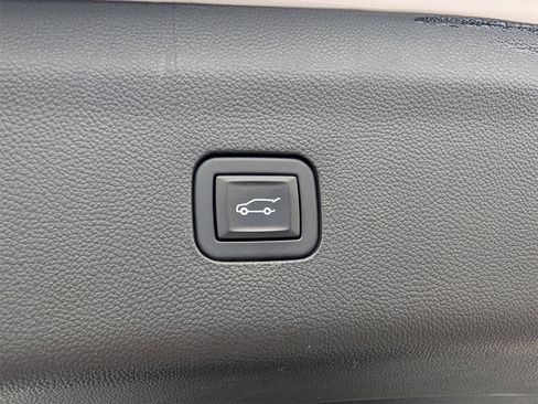 Used 2023 Buick Enclave Essence image 22