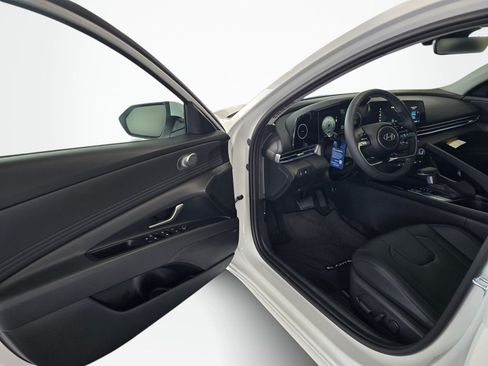 New 2026 Hyundai Elantra Limited FWD image 32