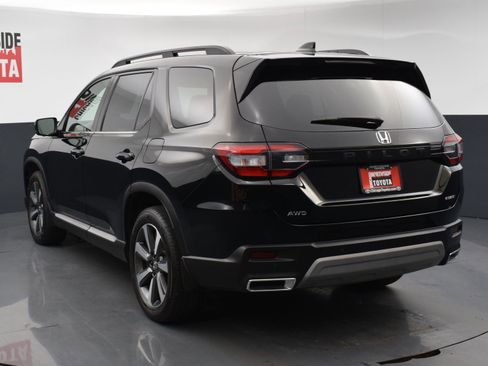 Used 2025 Honda Pilot Elite image 3
