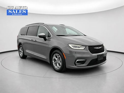 Used 2023 Chrysler Pacifica Limited FWD image 1